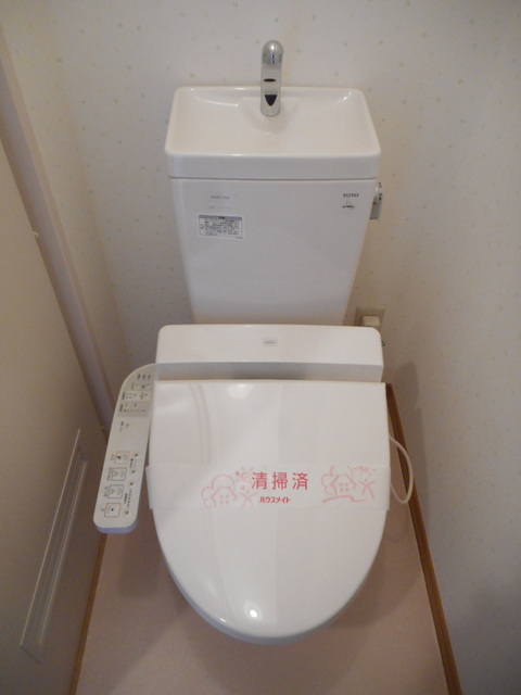 トイレ　温水洗浄便座