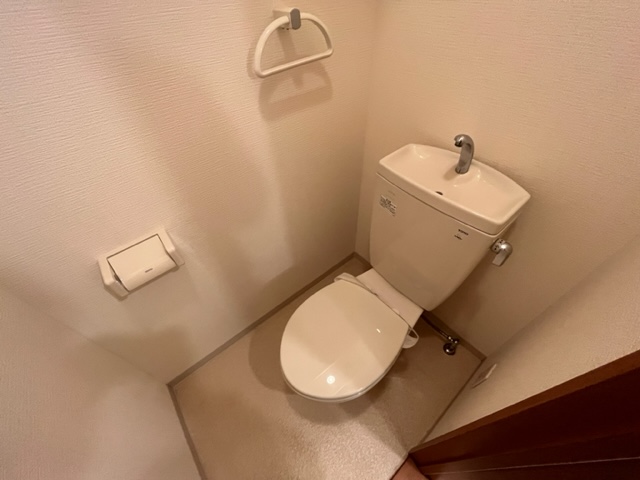 トイレ　※同施工会社のイメージ写真※