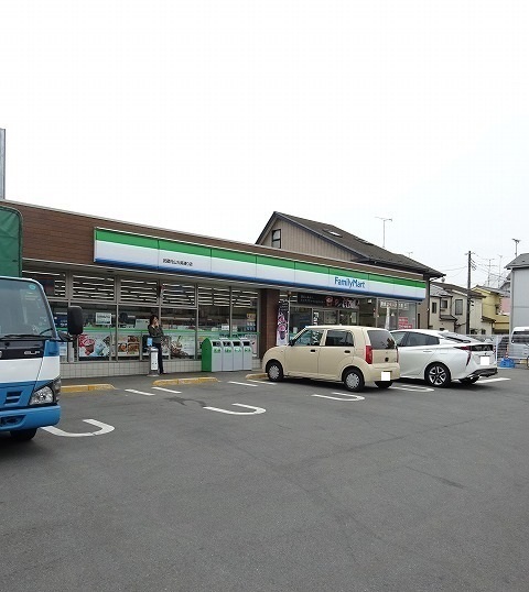 コンビニ　ファミリーマート（コンビニ）まで400m