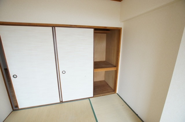 収納　和室の収納です。奥行きがあり広いです