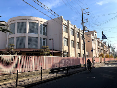 中学校　大阪市立田島中学校（中学校）まで477m