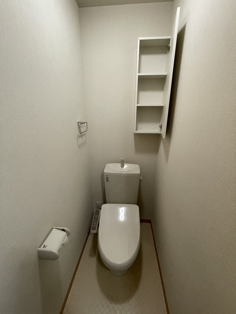 東急田園都市線 宮前平駅 徒歩13分 3階建 築7年のトイレ写真
