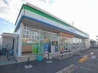 コンビニ　ファミリーマート春日川橋東さん（コンビニ）まで550m