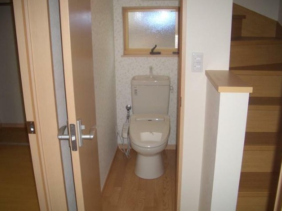 岡野谷貸家のトイレ写真