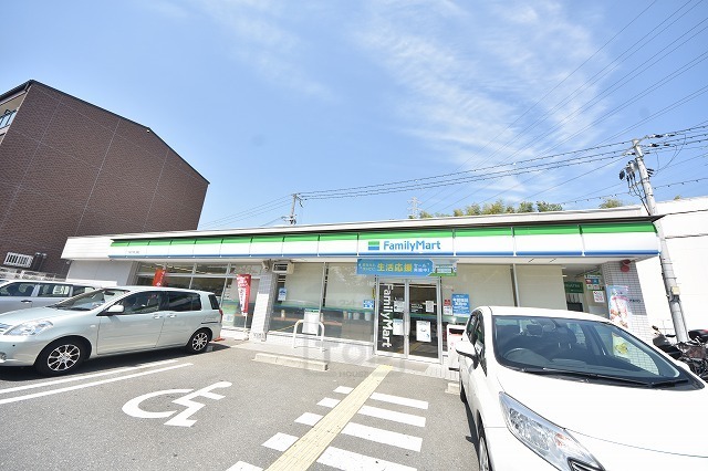 コンビニ　ファミリーマート　大阪万博公園（コンビニ）まで476m
