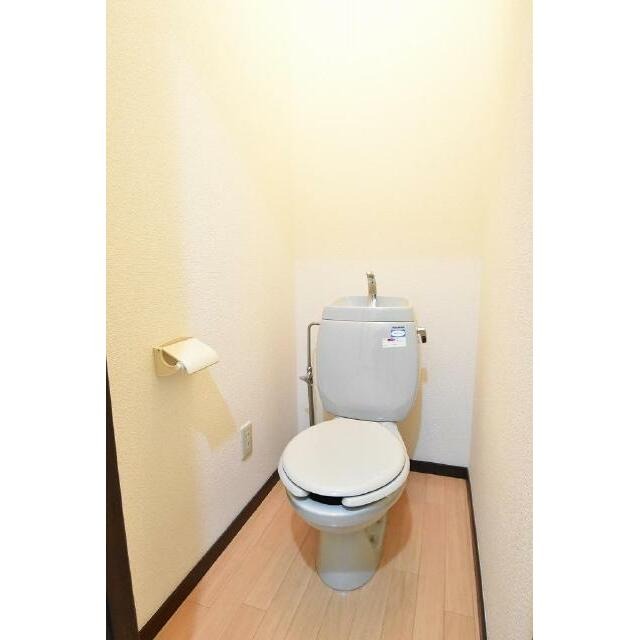 ＪＲ京葉線 稲毛海岸駅 徒歩17分 3階建 築34年のトイレ写真