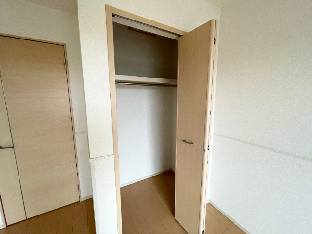 収納　※室内写真は同系統類似物件の反転サンプル写真。