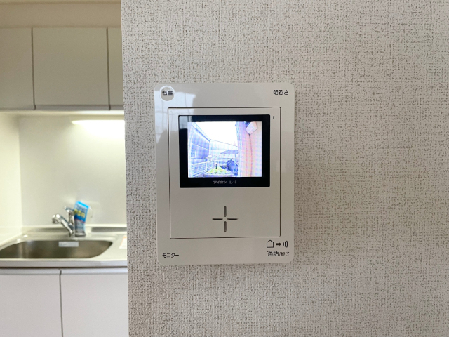 セキュリティ　※室内写真は同系統類似物件の反転サンプル写真。
