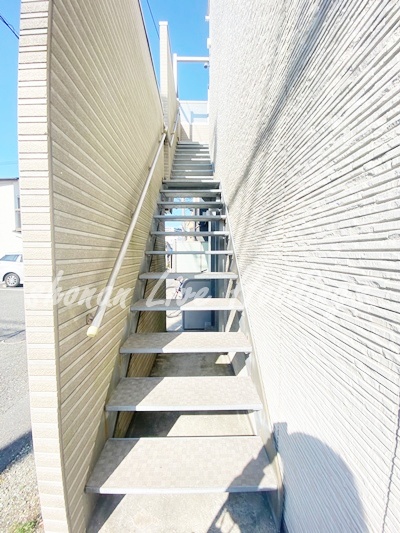 京急本線 県立大学駅 徒歩2分 2階建 築15年の外観写真