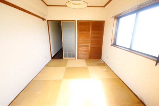 ヴィラ翠町の居間写真