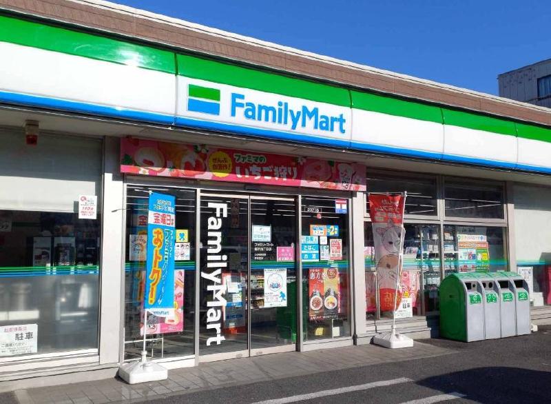 コンビニ　ファミリーマート（コンビニ）まで45m