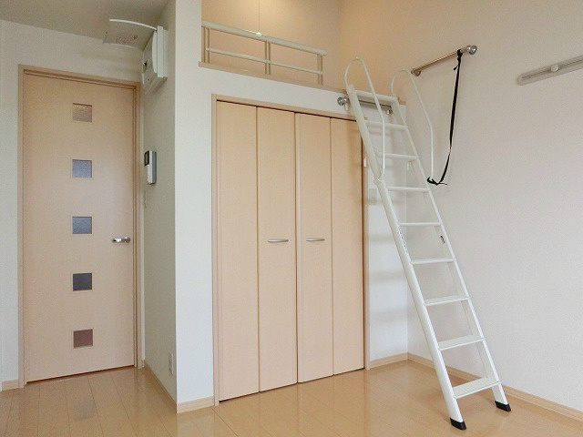 その他　【2階の住居のみ】収納の上がロフトがあります。