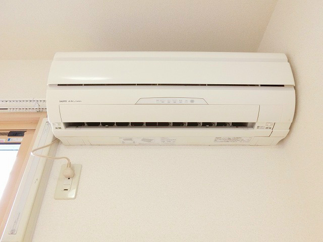 その他設備　エアコンが備えられています。取り付けや取り外しの手間もコスト