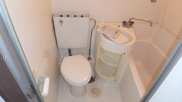 地下鉄千日前線 野田阪神駅 徒歩1分 5階建 築43年のトイレ写真