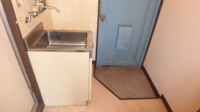 地下鉄千日前線 野田阪神駅 徒歩1分 5階建 築43年の玄関写真