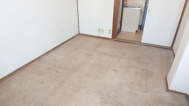 地下鉄千日前線 野田阪神駅 徒歩1分 5階建 築43年の居間写真