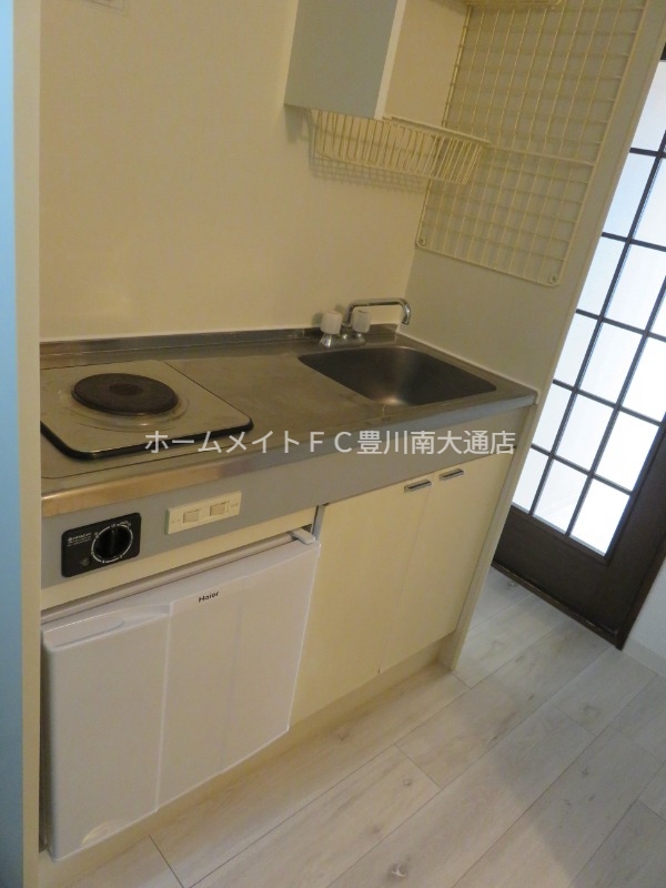 キッチン　同型別部屋写真（反転）