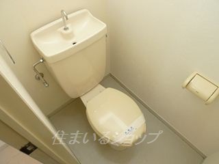 トイレ　温水洗浄便座に変更
