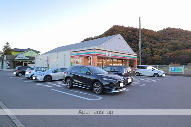 コンビニ　セブン－イレブン各務原鵜沼小伊木町店（コンビニ）まで517m