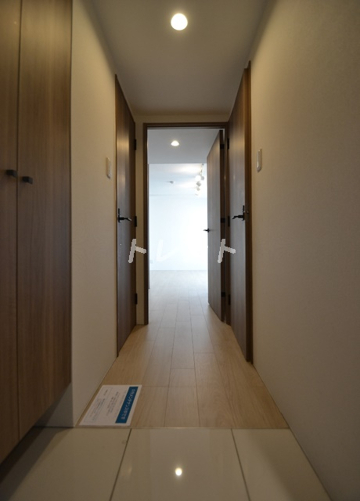 LEGALAND市谷薬王寺の玄関写真