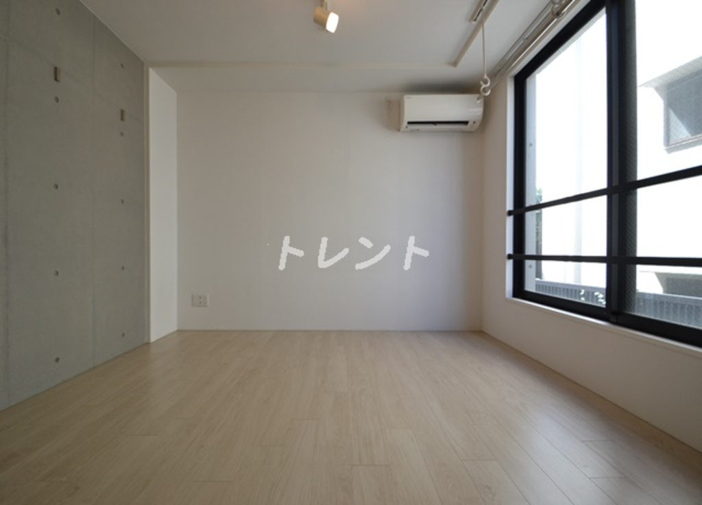 LEGALAND市谷薬王寺の居間写真