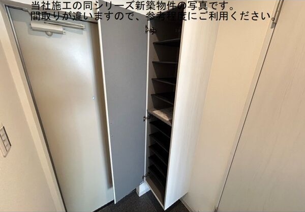 玄関　収納もある玄関です