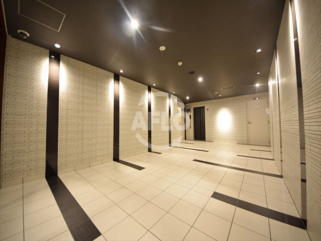 ロビー　プライムアーバン御堂筋本町　開放的なロビー