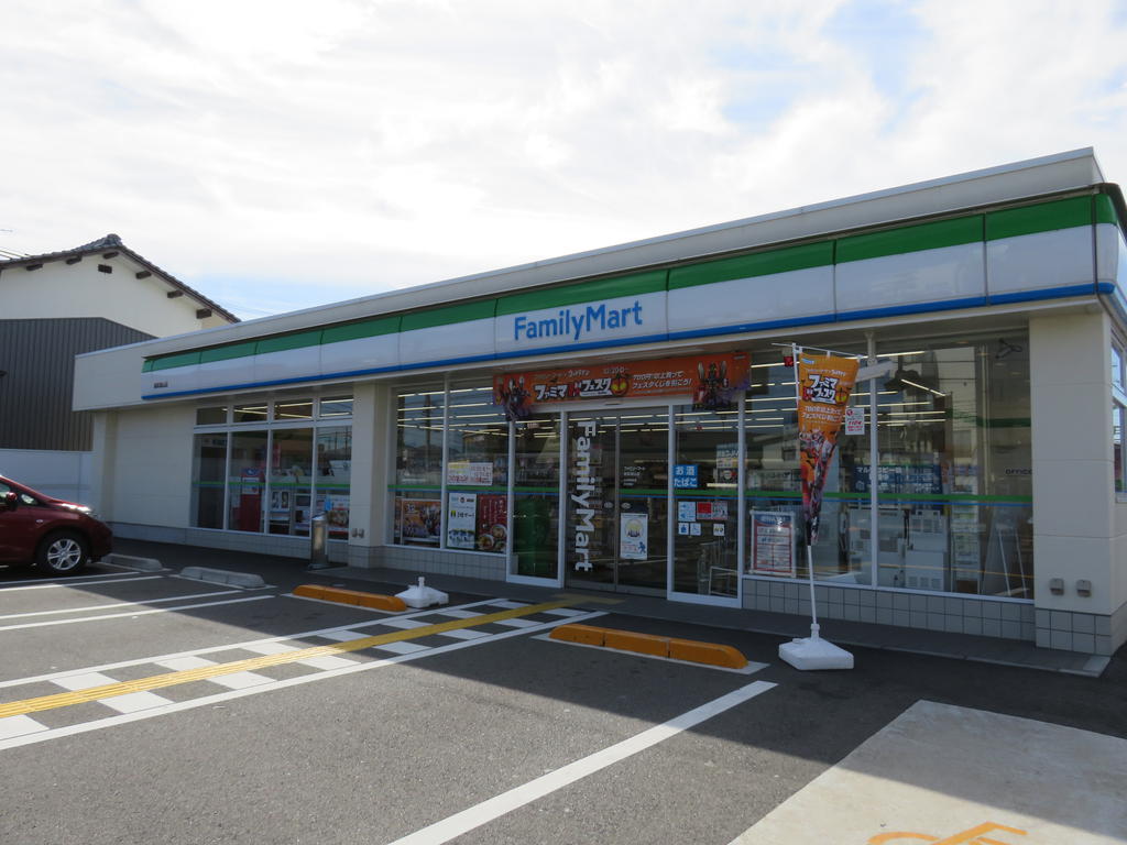 コンビニ　ファミリーマート鳥取湖山店（コンビニ）まで637m