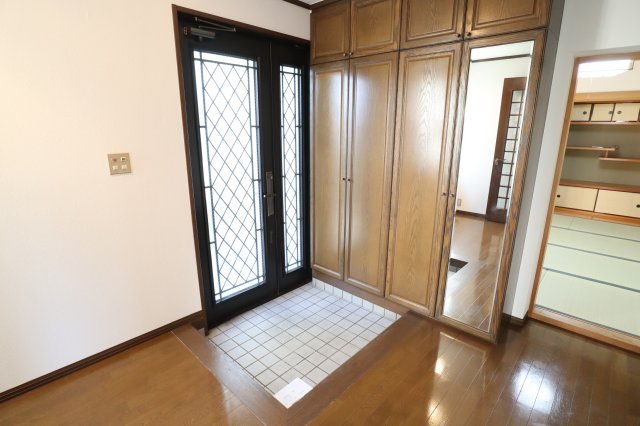橿原市北妙法寺町戸建の玄関写真