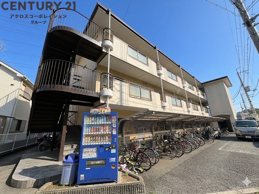 建物外観　モニター付きインターホンで安心です♪