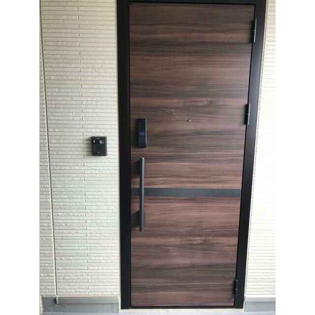 玄関　玄関扉です。※新築時（約２年半前）に撮影した画像です。