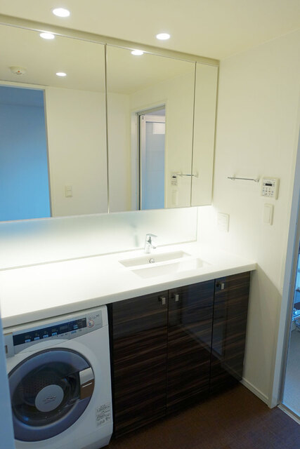 洗面設備　※写真は同タイプ住戸です。