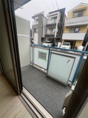 洗面設備　独立洗面台、小物を置くことができて便利です