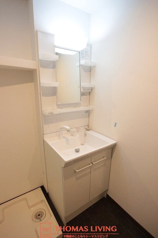 洗面設備　写真は同物件の別号室です。