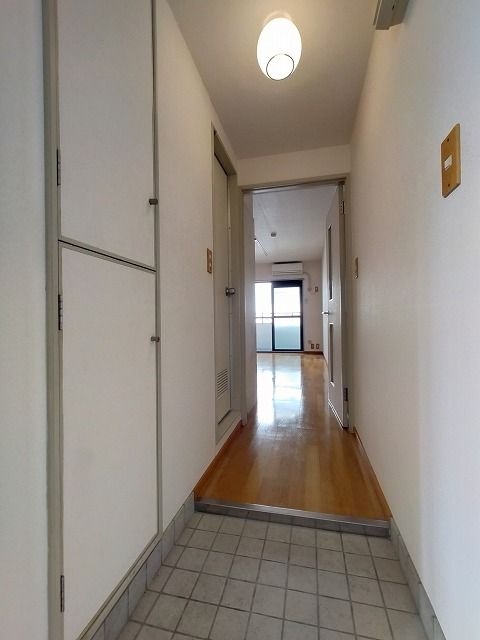 玄関　圧迫感の少ない玄関です☆