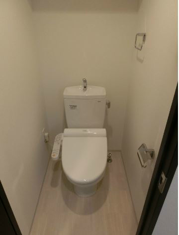地下鉄中央線 九条駅 徒歩3分 11階建 築12年のトイレ写真
