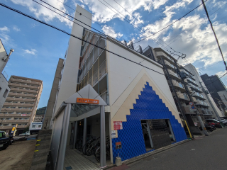 【松山市本町のマンションの建物外観】