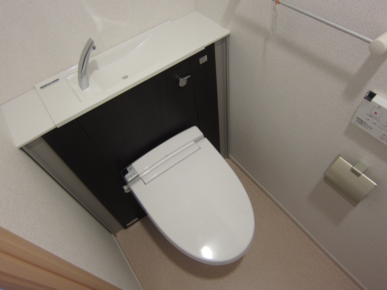 トイレ　温水洗浄便座付き☆