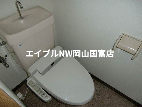 トイレ　別のお部屋の写真です。実際とは異なります。