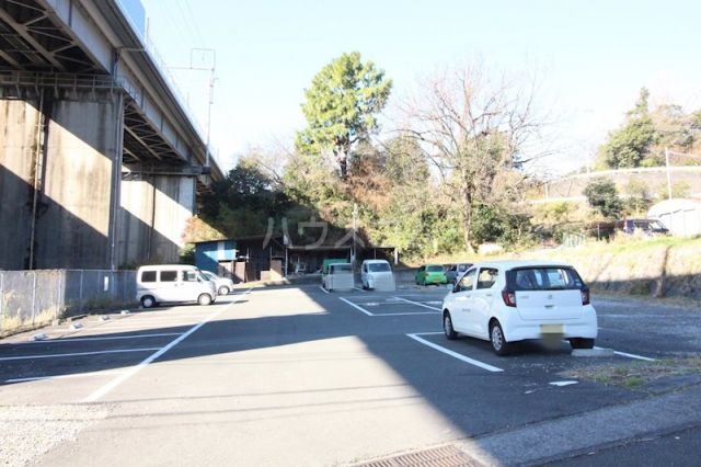 【沼津市石川のマンションの駐車場】