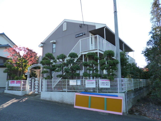 横浜市神奈川区菅田町のアパートの建物外観