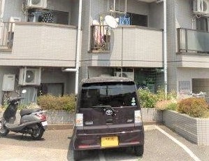 【武蔵村山市学園のマンションの駐車場】