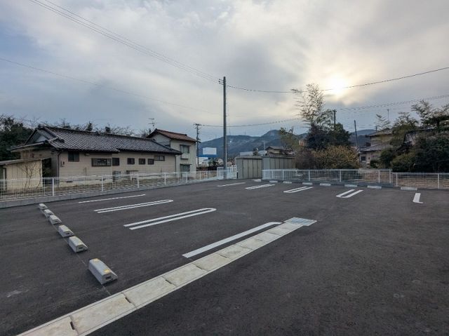 【白石市西益岡町のアパートの駐車場】