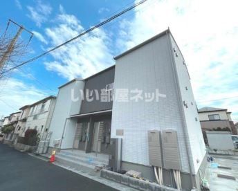 越谷市大字大竹のアパートの建物外観