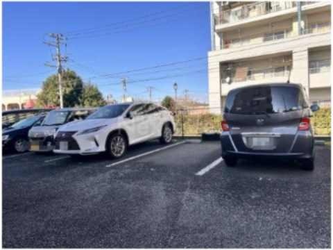 【東大和市南街のマンションの駐車場】