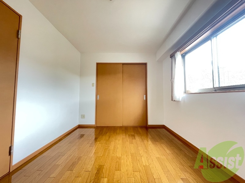 居室・リビング　９．９帖のＬＤＫです。生活のメインとなる部屋ですね。