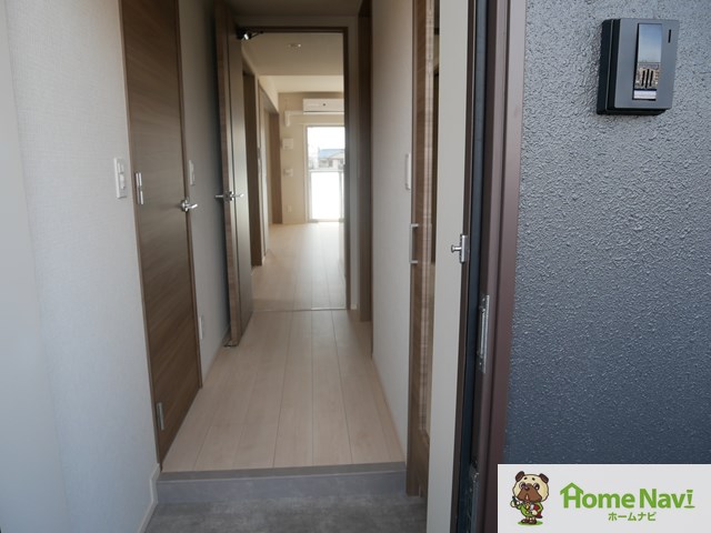 玄関　オートロック付き。