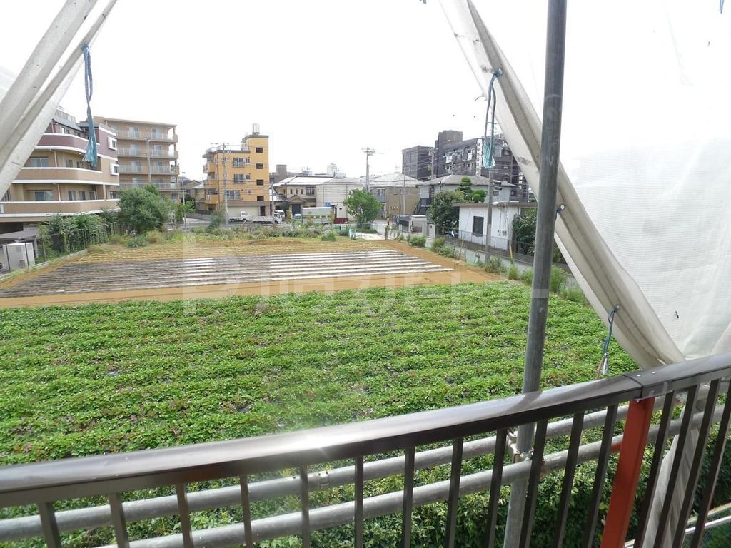 【松戸市松戸新田のアパートのバルコニー】