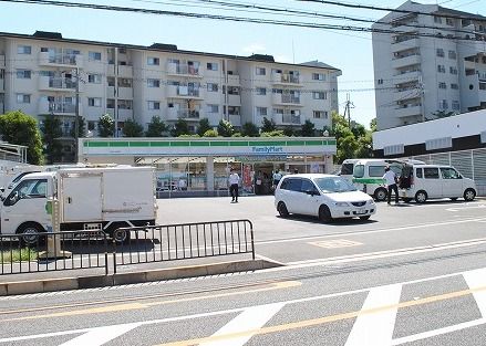 【吹田市山田東のマンションのコンビニ】