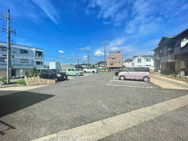 【リビングタウン東郷　Ａ棟の駐車場】